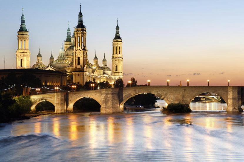 Zaragoza Y Sus 2 Catedrales Lägenhet Exteriör bild